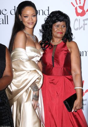 Rihanna mãe Monica