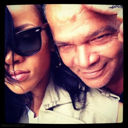 Selfies da Rihanna com Amigos e Familiares - 20