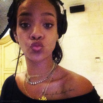 Selfies da Rihanna - Beijo 2