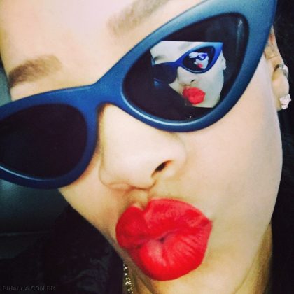 Selfies da Rihanna - Beijo 4