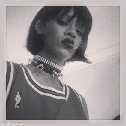 Selfies da Rihanna Fumando 4