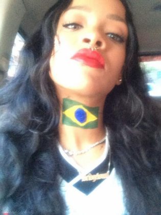 Selfies da Rihanna - Serenidade no olhar 10