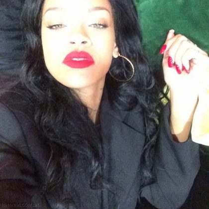 Selfies da Rihanna - Serenidade no olhar 13