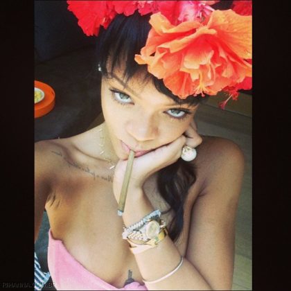 Selfies da Rihanna - Serenidade no olhar 7
