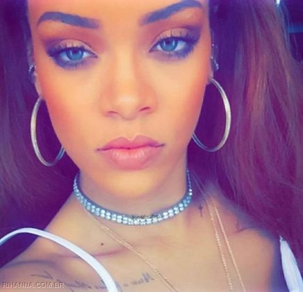 Selfies da Rihanna - Serenidade no olhar 9
