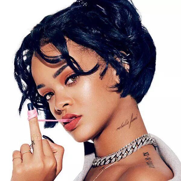 Rihanna dedo do meio