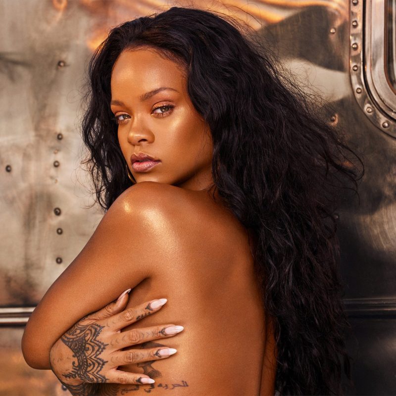 Iluminador Fenty Beauty - Quem Precisa de Roupas - Rihanna
