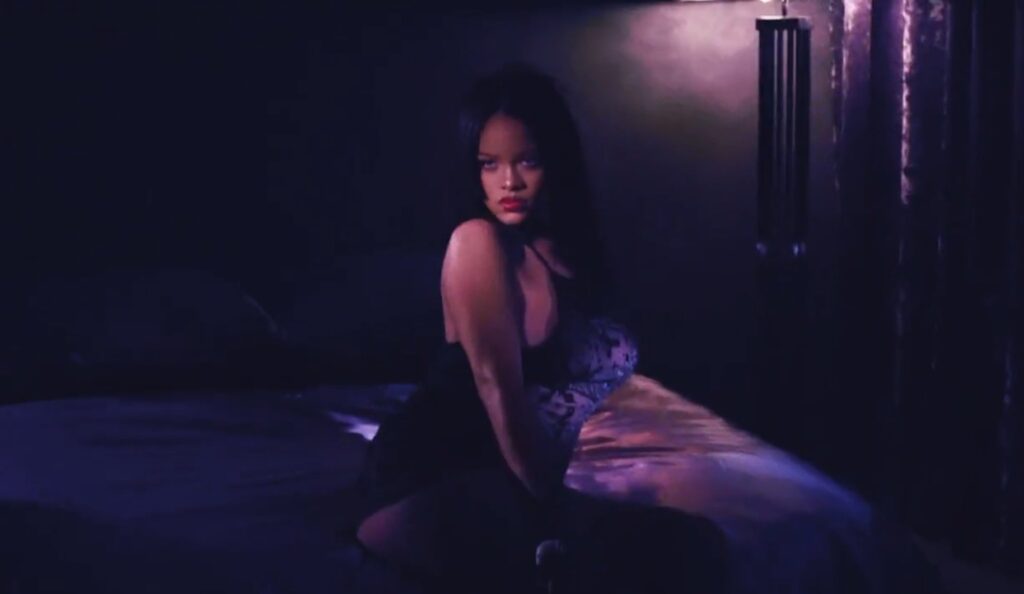 Uau! Rihanna brilha sexy e poderosa no trailer de Savage X Fenty
